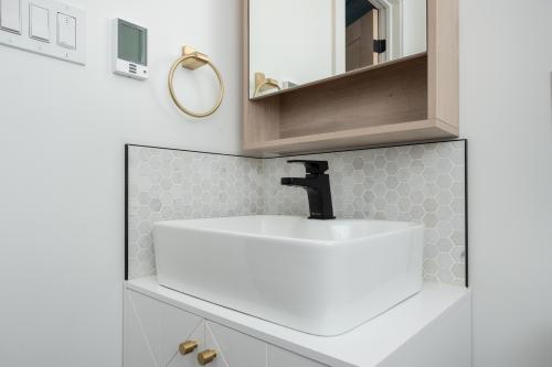 bathroom backsplash